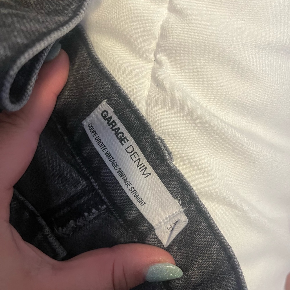 *Free with Bundle* Black ripped jeans